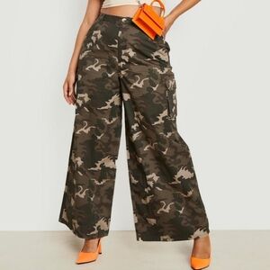 Plus Super Wide Leg Camo Pant